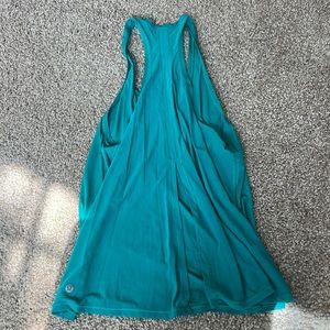 Lululemon tank size 6!💙